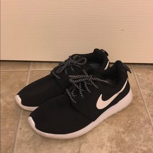 Women’s Nike Roshes- Size 8